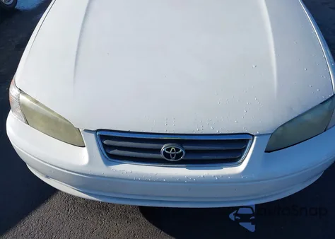 2000 Toyota Camry Le from USA, damaged, VIN 4T1BG22K1YU756645